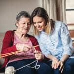 Consigli per assistere un anziano con demenza senile